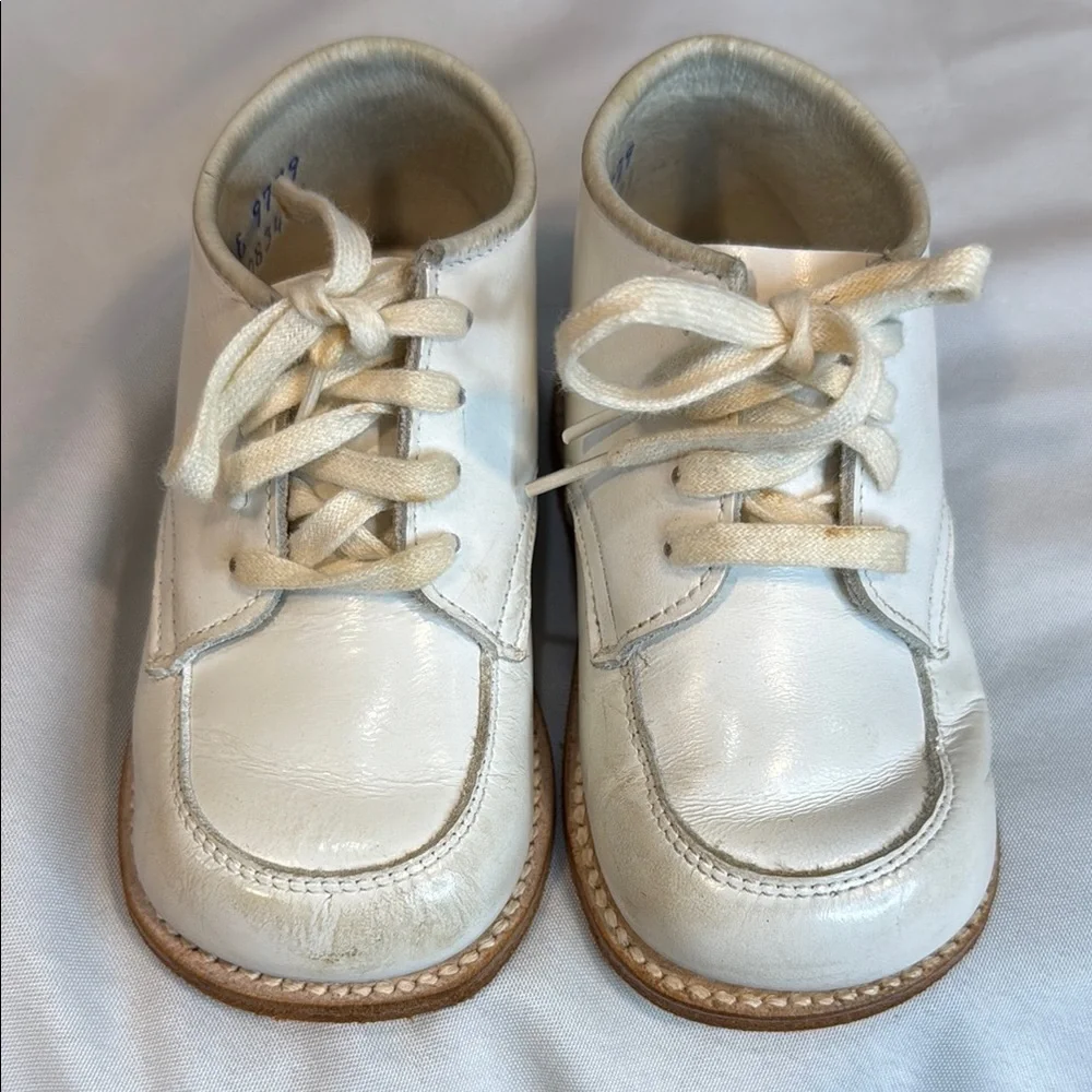 Vintage Stride Rite Baby Hard Bottom White Walking Shoes Baby Size 5 1/2 EE